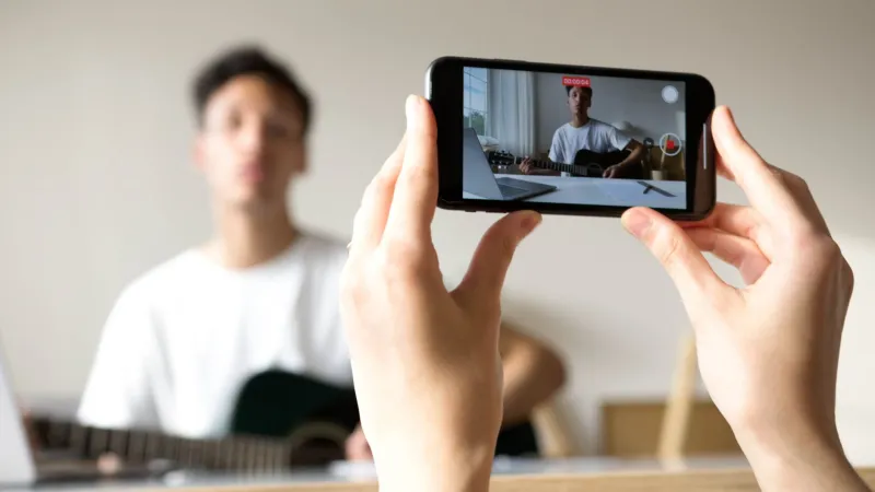 Sem Horário Nobre, Sem Fidelidade: O Jeito Completamente Novo dos Jovens Brasileiros de Consumir Conteúdo